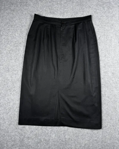 Pollera pinzada negra