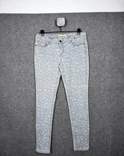 Jean con flores BbyBoulevard