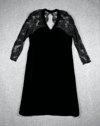 Vestido de encaje y terciopelo