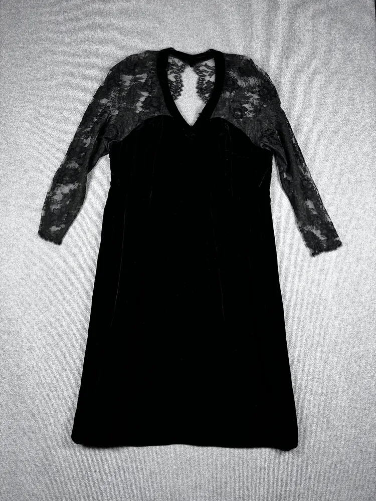 Vestido de encaje y terciopelo