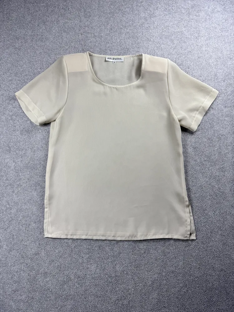 Blusa transparente con hombreras