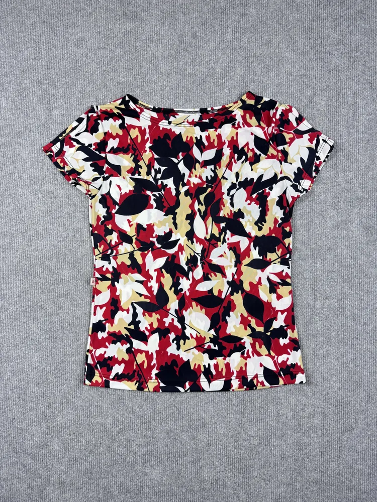Remera floral abstracta