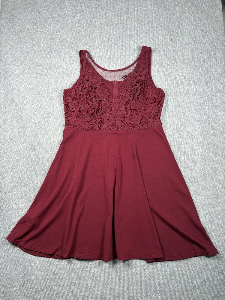 Vestido bordo de encaje floral
