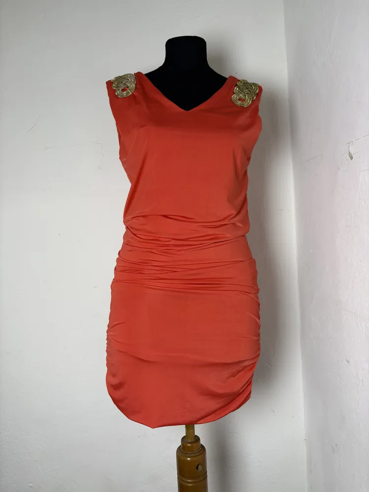 Vestido rojo oro