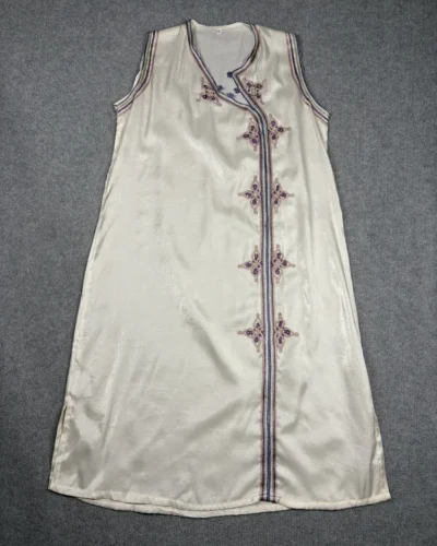 Vestido blanco bordado oriental