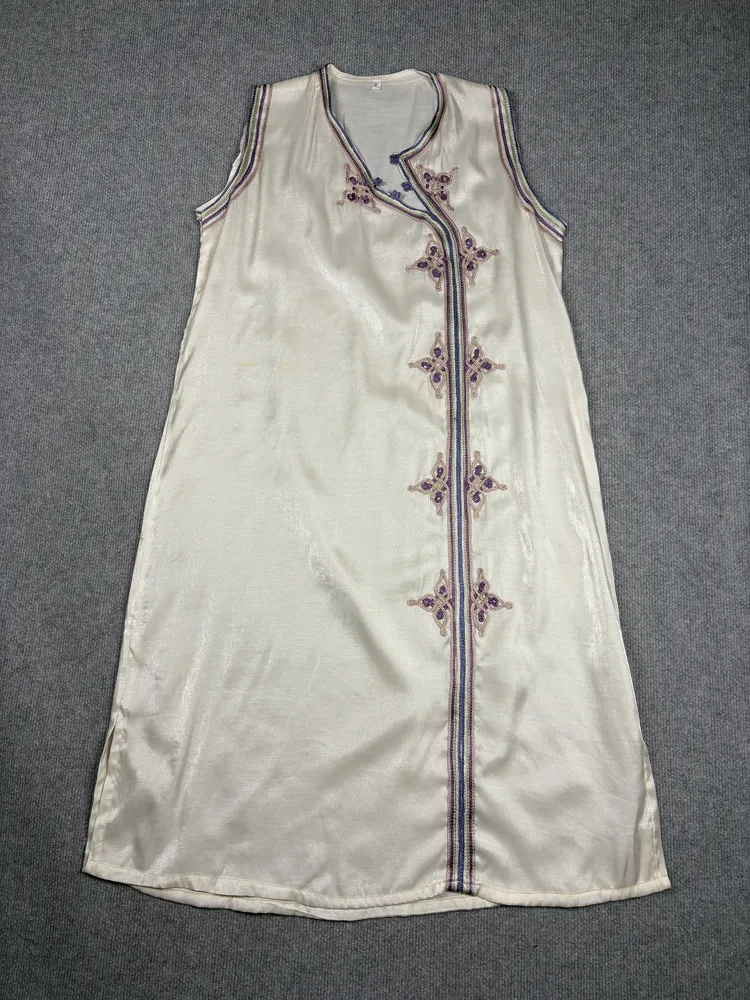 Vestido blanco bordado oriental