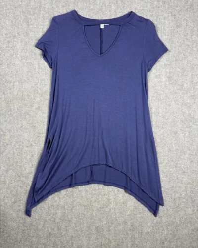 Remera azul larga irregular