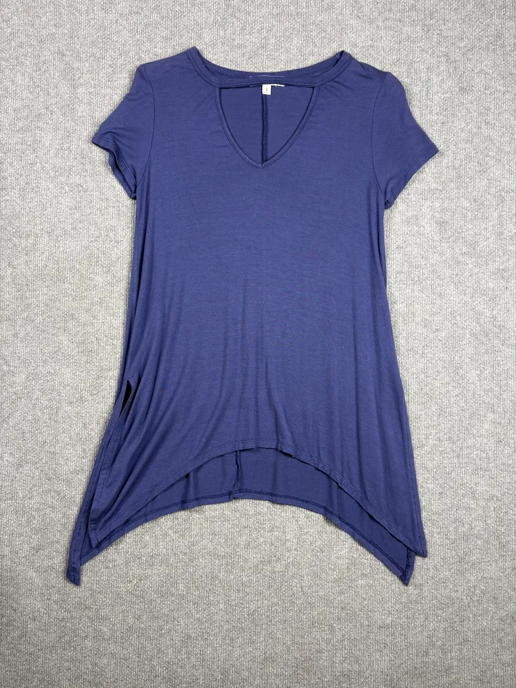 Remera azul larga irregular