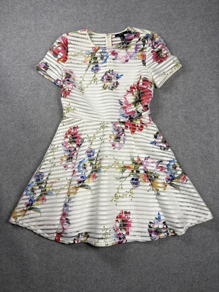 Vestido Forever 21 floral calado