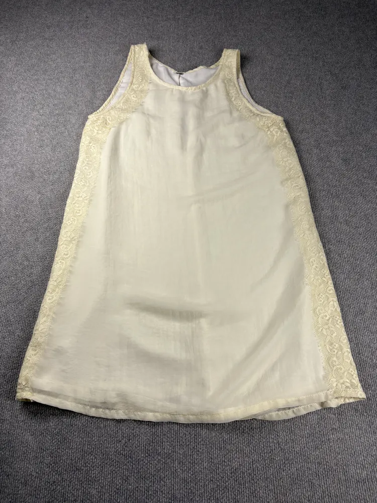 Vestido de gasa y broderie