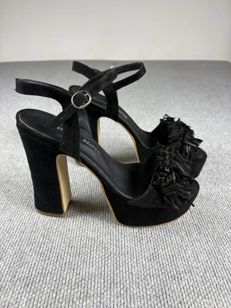 Sandalias gamuza flecos T.39