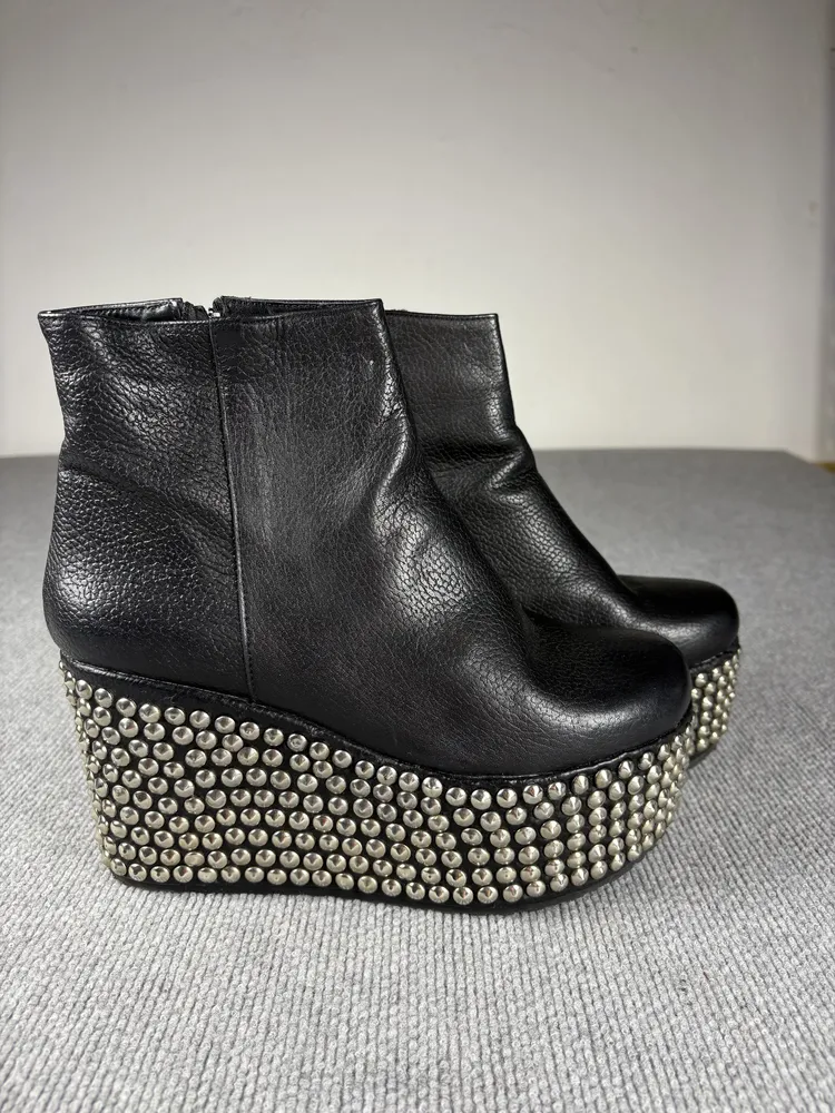 Botas plataforma tachas T.39