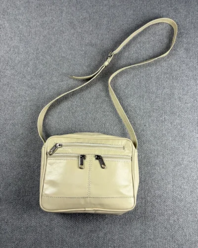 Cartera color crema