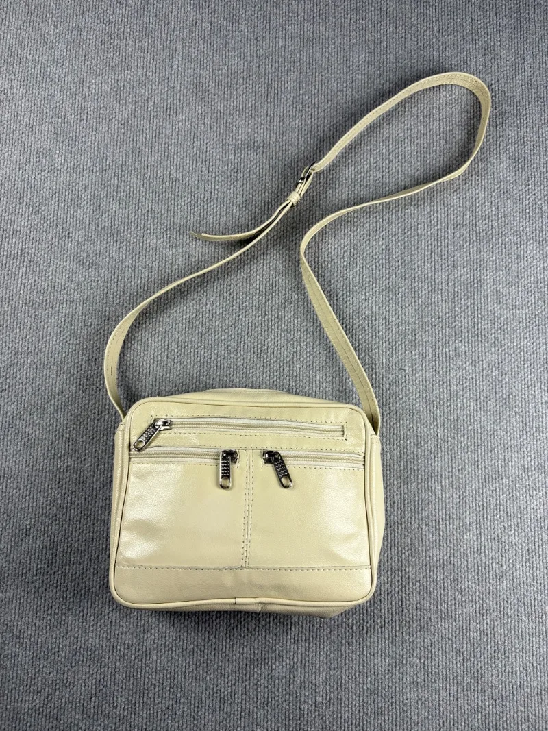 Cartera color crema