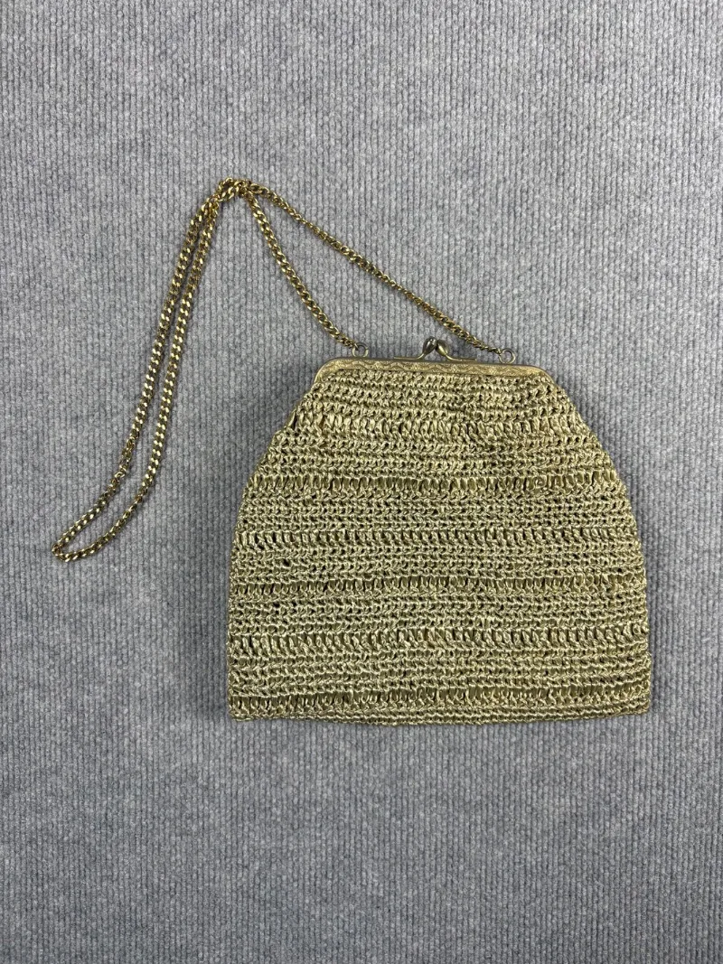 Cartera tipo monedero tejida