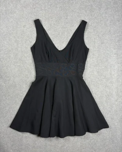 Vestido negro vuelo