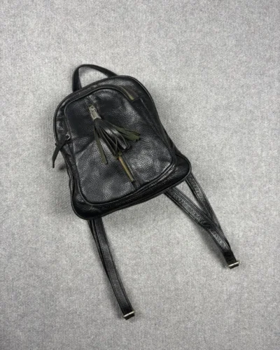 Mochilita cuero negro