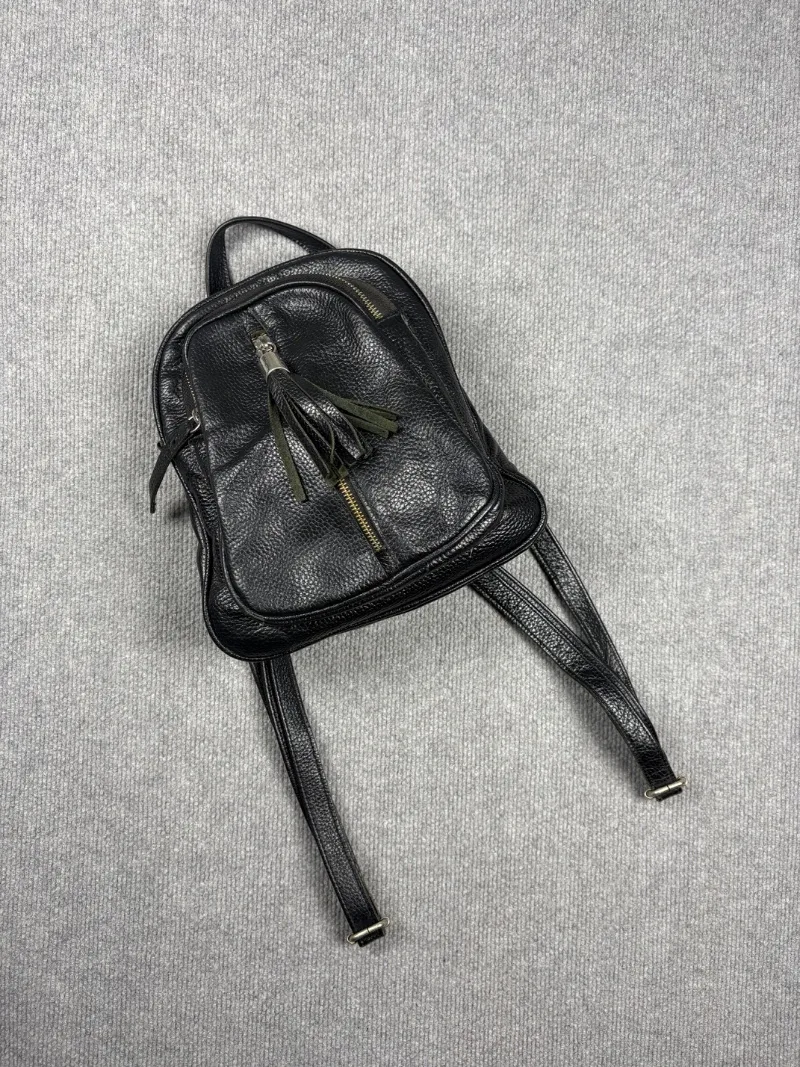 Mochilita cuero negro