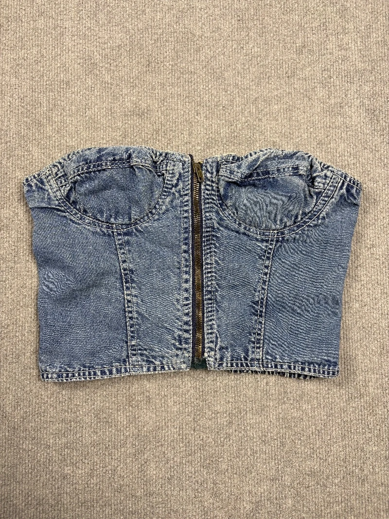 Top denim fruncido