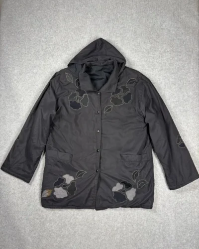 Campera negra bordados