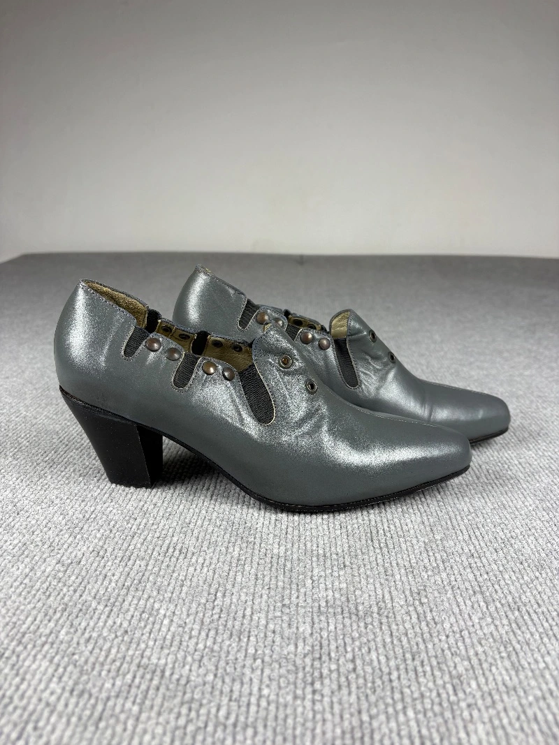 Zapatos cerrado gris T.39