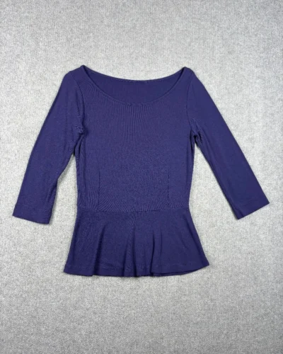 Remera con volado azul Marino