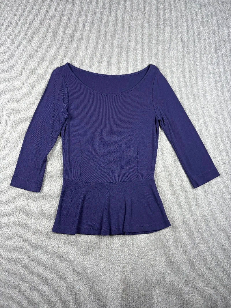 Remera con volado azul Marino