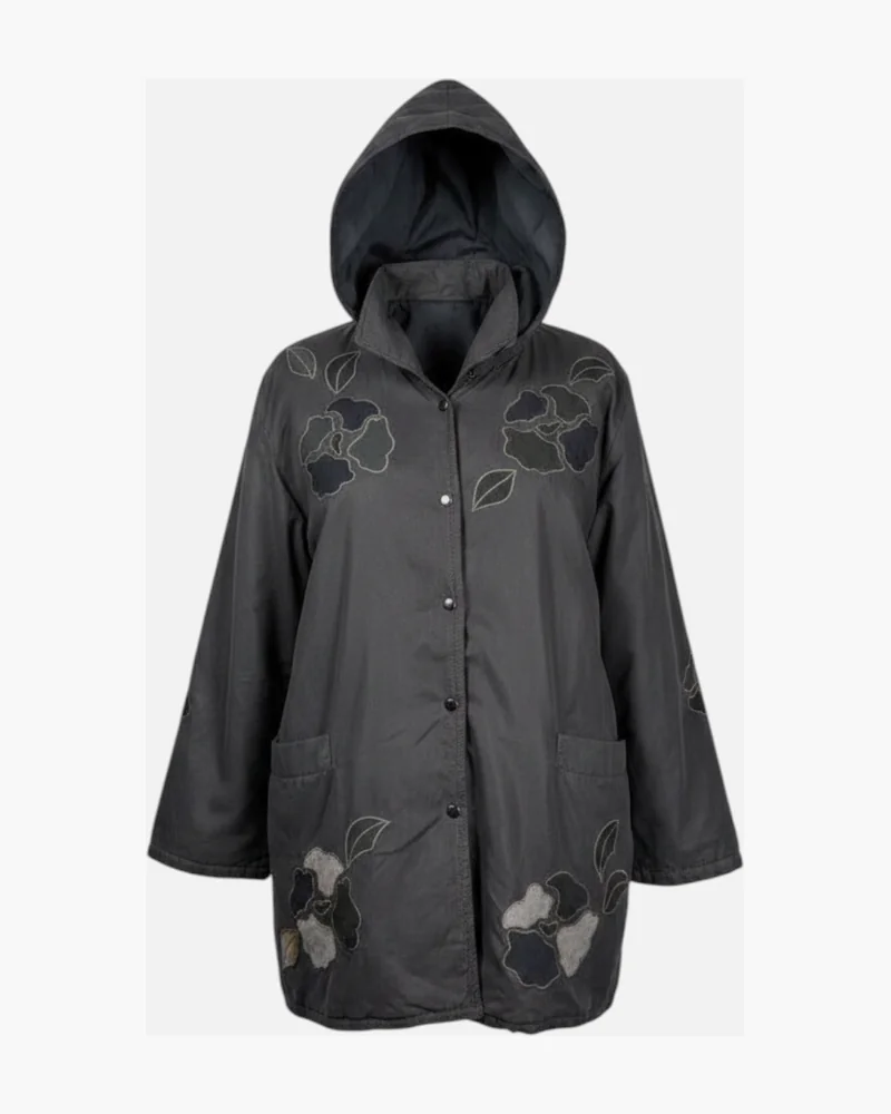 Campera negra bordados