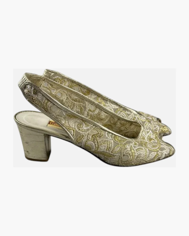 Zapatos dorados bordados T.39