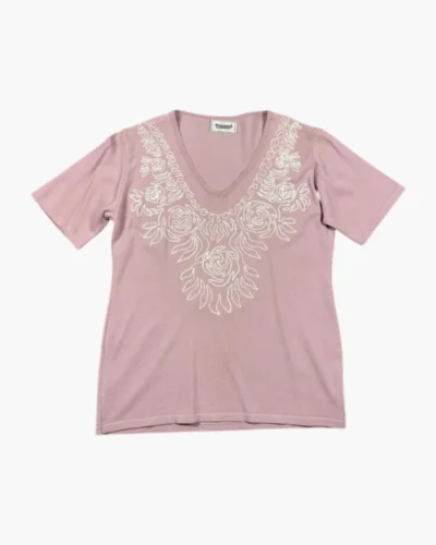 Remera rosa de hilo bordada